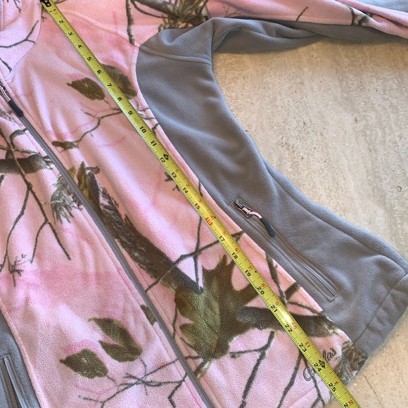 CABELA’S Realtree pink camo fleece jacket, grey trim, Zip front, pockets. M - Picture 16 of 17